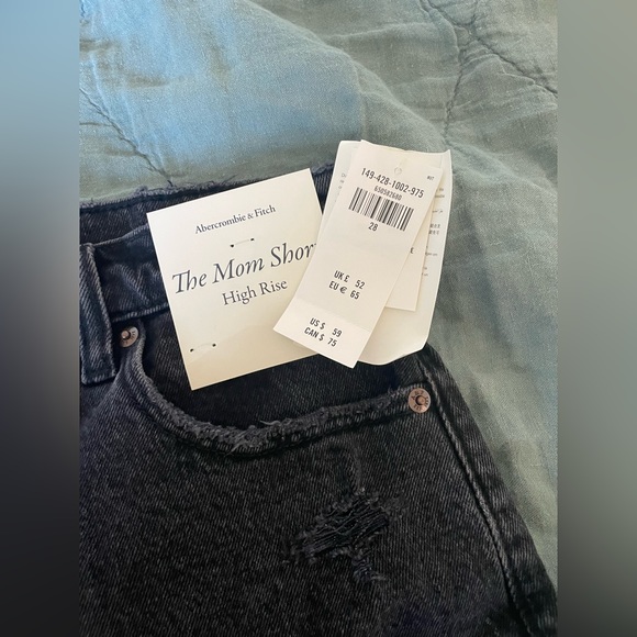 NWT Abercrombie the mom short ~ high rise. Size 28 - Picture 2 of 7